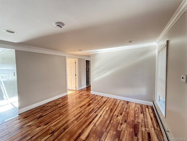 Building Photo - 610 Laurelton Blvd