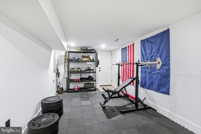 Building Photo - 268 W Duncannon Ave