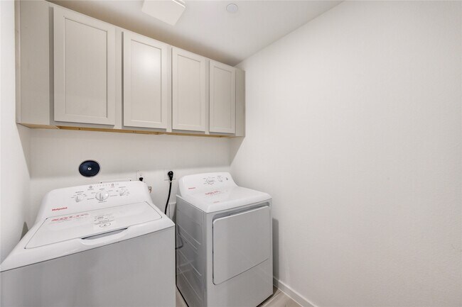 Building Photo - 11914 Carvalho Dr