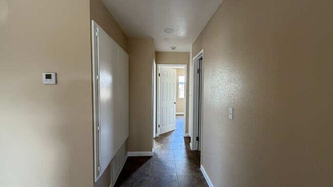 Building Photo - Two Bedroom One Bathroom Apartment in San Bernardino!