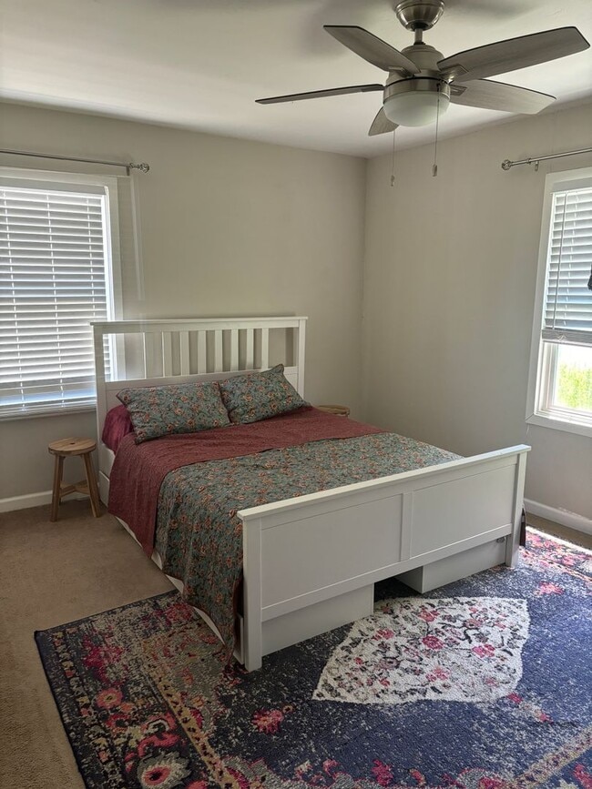Building Photo - Adorable 3/1 w/Amazing Fenced Yard!  PLEASE READ ENTIRE AD FOR VIEWINGS