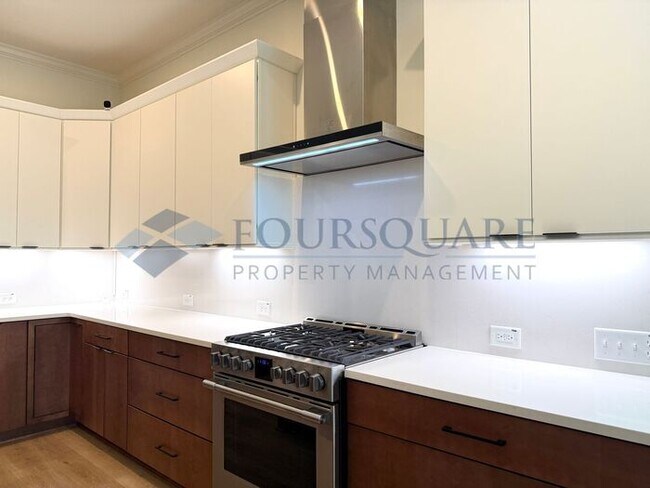Building Photo - Beautiful  3-Bedroom Home with Loft, Screened Deck & Fenced Backyard – Convenient to Duke Univers...