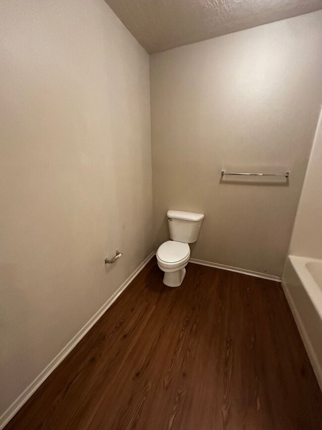 Building Photo - Available Now! 1/1 Apartment - **HUD Accepted** (upstairs)
