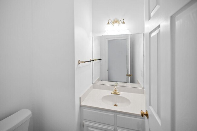 Building Photo - 601 Willow Point Ct