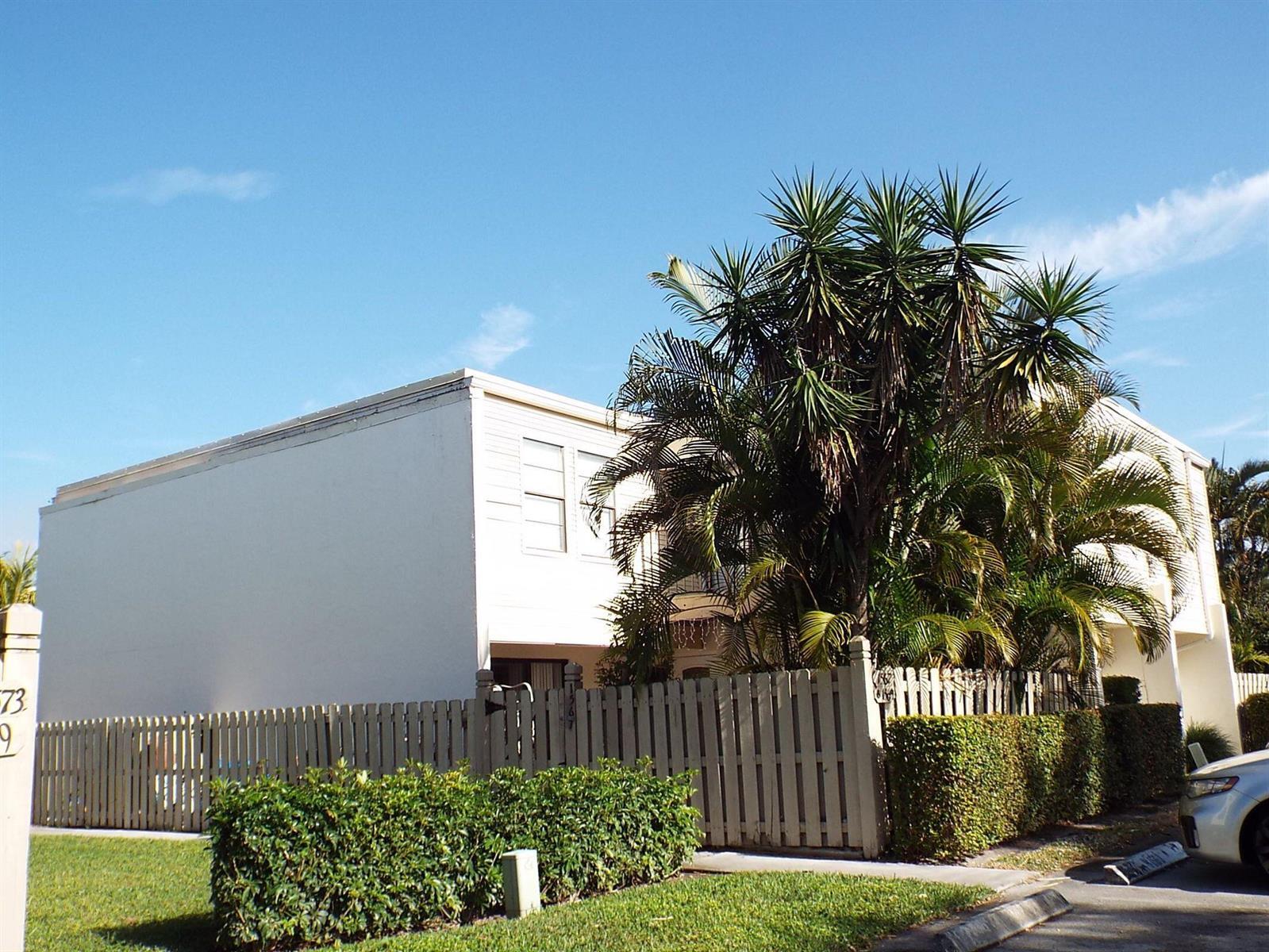 Building Photo - 1567 Shaker Cir