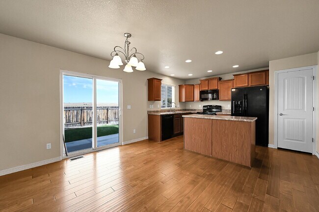 Building Photo - $2,145.00, 4-bed, 2.5-bath located in Colo...
