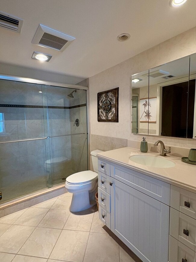 Building Photo - Direct Oceanfront 2/2 Condo in Stuart!