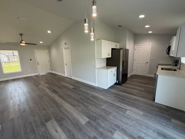 Building Photo - New Construction 3/2/ in Dunnellon