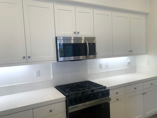 Building Photo - State of the Art-Trendy 1+1 Luxury Condo i...