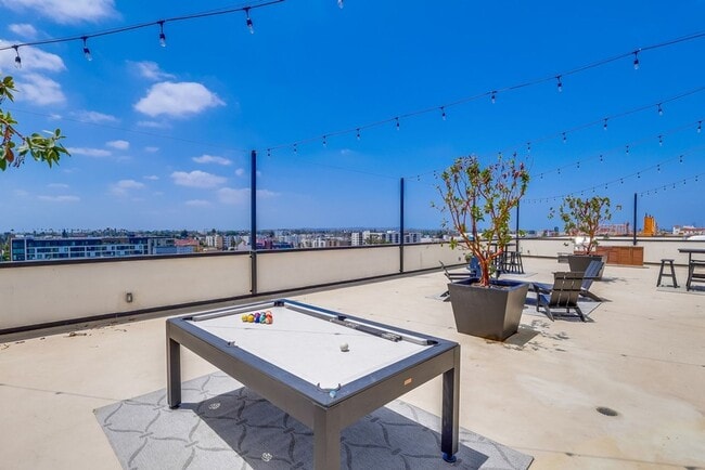 Building Photo - Prime Koreatown Brand New 2 Story Loft Style Unit! 6 Weeks Free Rent Concession