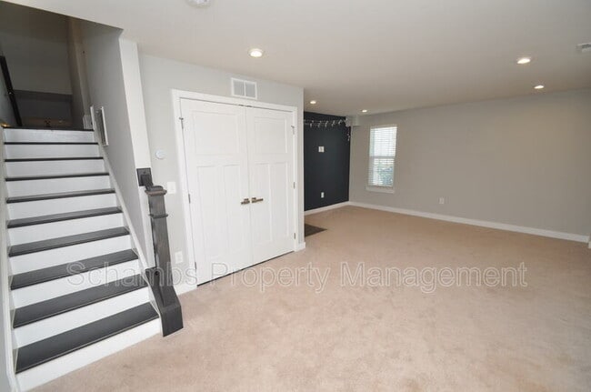 Building Photo - 200 Misty Pike Dr