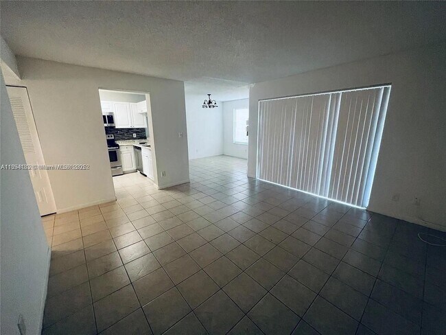 Building Photo - 1069 Coral Club Dr