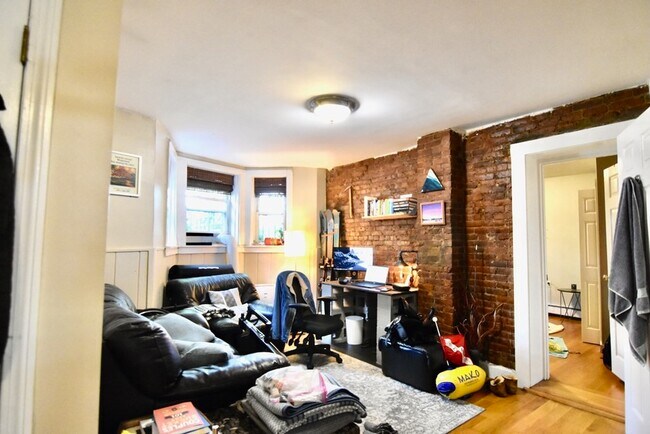Building Photo - 17 Savin Hill Ave