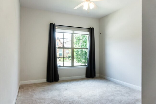 Building Photo - 8016 Sunflower Ln