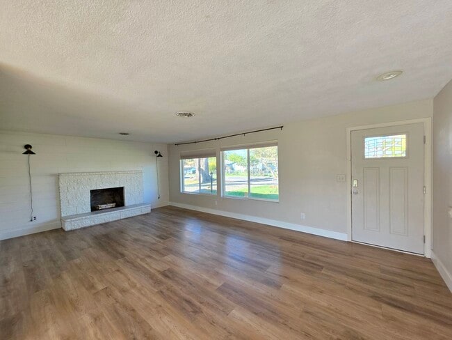 Building Photo - 1601 S Yelm St