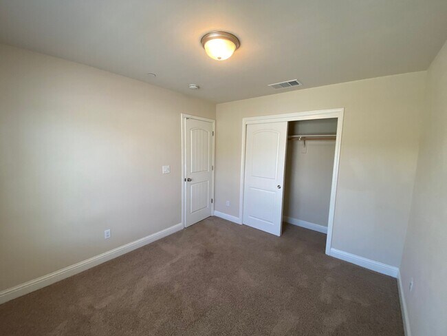 Building Photo - Immaculate like New Home in the gated Windmills at Tule Heights!