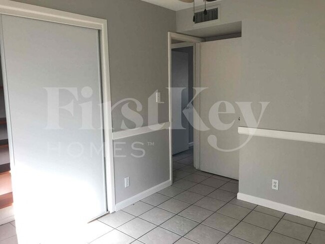 Building Photo - 9409 N 36th Dr