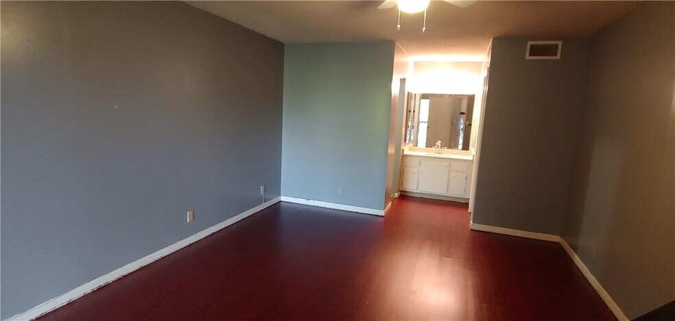 Building Photo - 6575 W Oakland Park Blvd