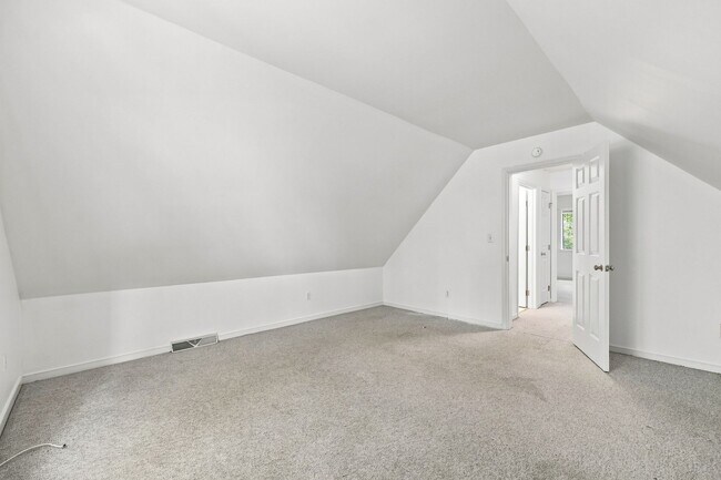 Building Photo - 322 Whispering Oaks Dr