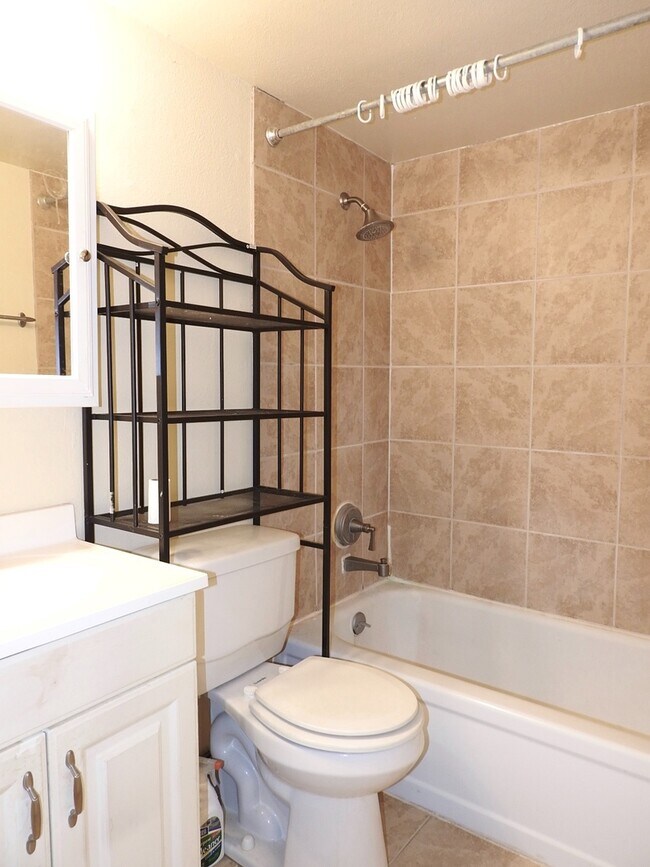 Building Photo - Denver Condo for Rent!