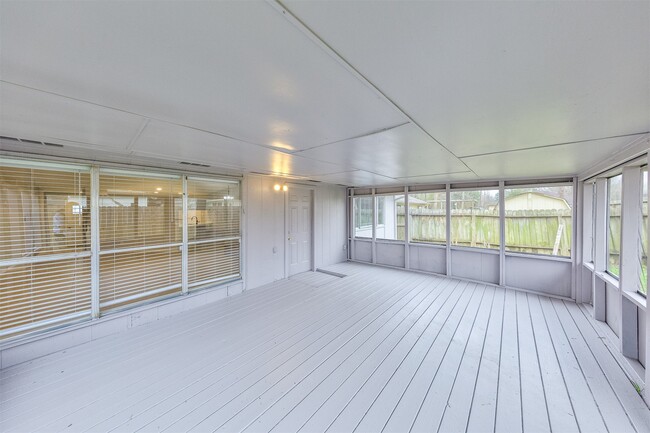 Building Photo - 16926 Manowar Ln