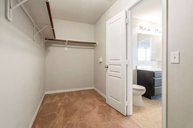 Building Photo - 914 Canyon Hill Ln