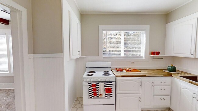 Building Photo - KJKLLC-Carlton Street