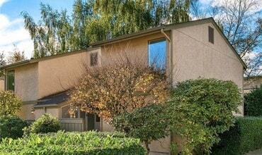 Building Photo - Juanita Townhome in Westwood Village ** 2bed/1.5 bath corner unit with Nice Private Backyard  $21...