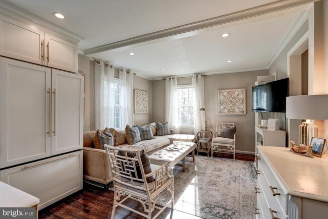 Building Photo - 5703 Brookside Dr