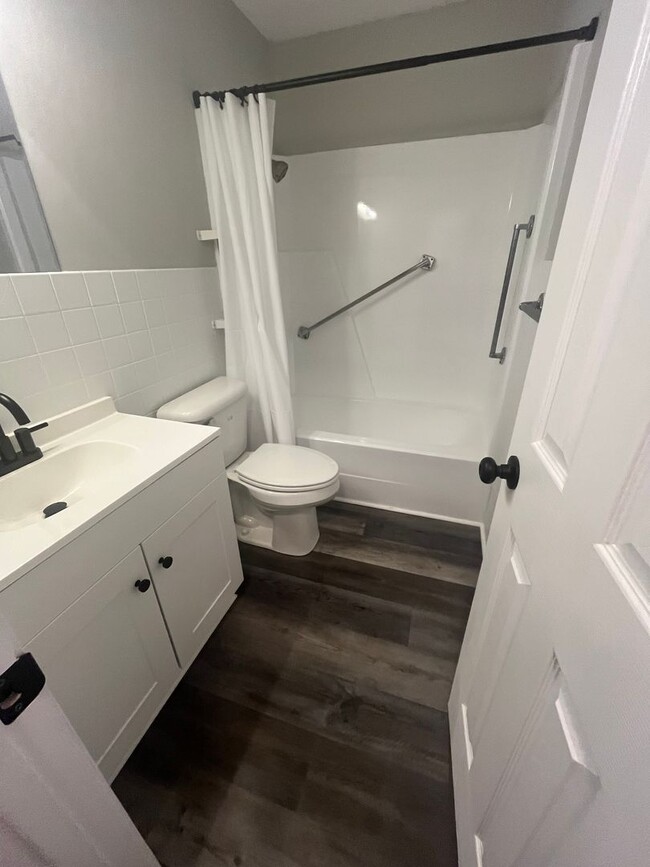 Building Photo - Freshly Renovated & Ideally Located -- You...