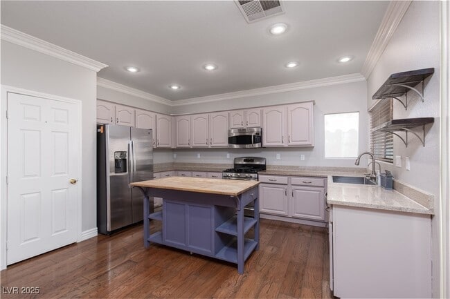 Building Photo - 11572 W Aruba Beach Ave