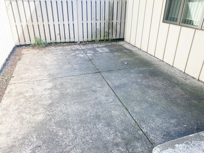Building Photo - 4-Plex Located