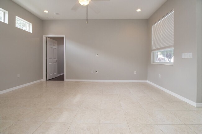 Building Photo - 4 bedroom 3 Bath Pool home in Lakewood Ran...