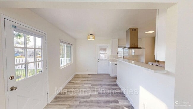 Building Photo - 286 Costa Mesa St