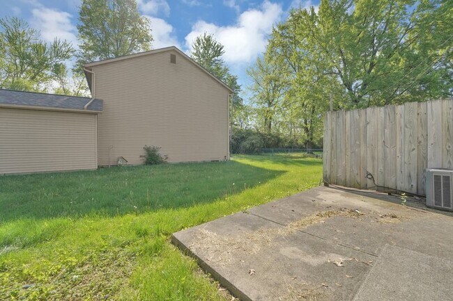 Building Photo - 2522-2524-2524 Weyburn Rd