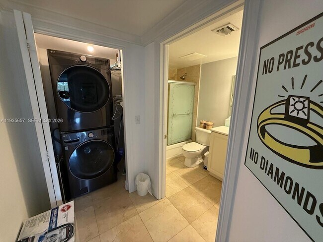 Building Photo - 101 Sidonia Ave