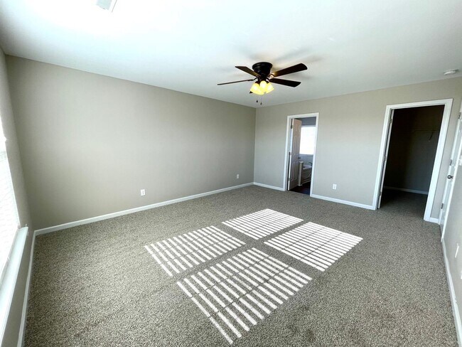 Building Photo - Renovated Polo Fields Home!