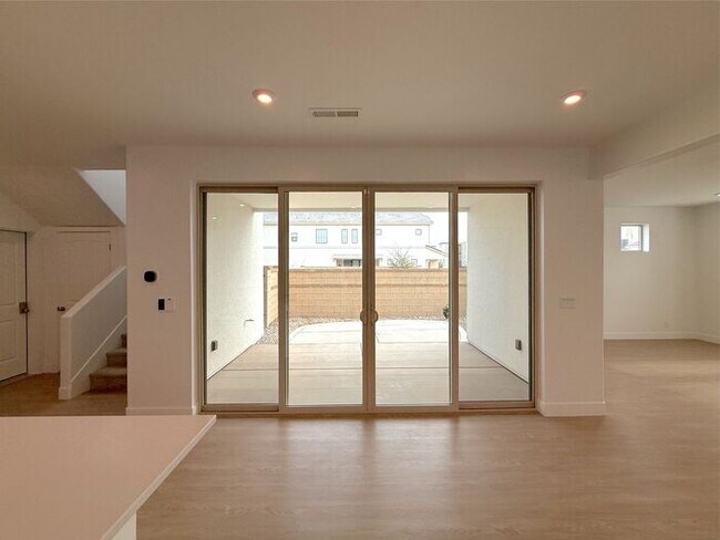 Building Photo - Desert Color Condo 3 bd, 2.5 bt, Extra Large 2 Car Garage Home