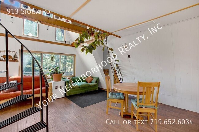 Building Photo - 913 Sioux Rd