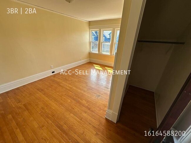 Building Photo - 848 Henry Ave SE