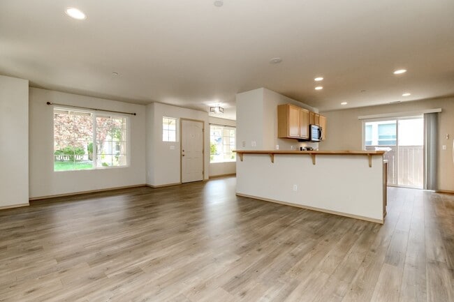 Building Photo - Fantastic DuPont Rambler with AC and Sprinkler System