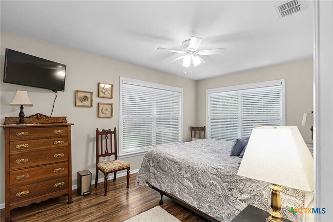 Building Photo - 2052 Gruene Rd