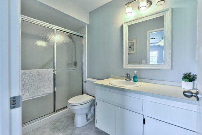 Building Photo - Villa close to Downtown Naples in Lakewood community