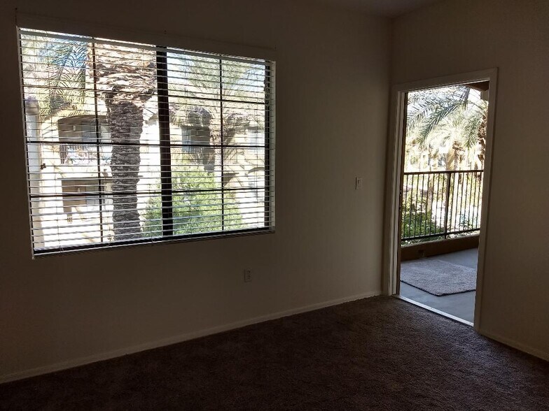 Building Photo - 5302 E Van Buren St