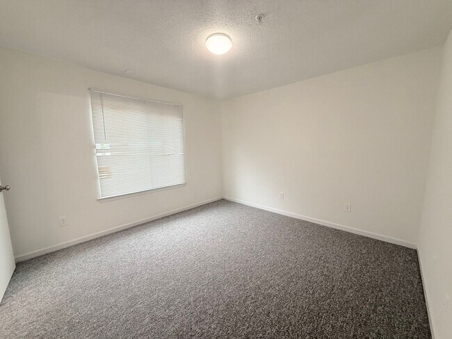 Building Photo - 1511 Graduate Ln