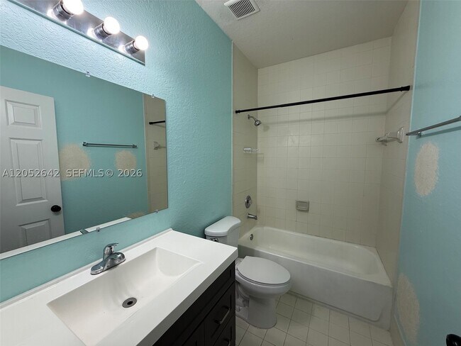Building Photo - 1449 SE 24th Ct