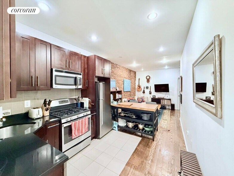 Building Photo - 317 4th Ave