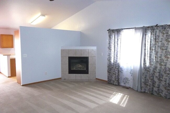 Building Photo - Bright and Functional 3 Bedroom Home with Flexible Layout