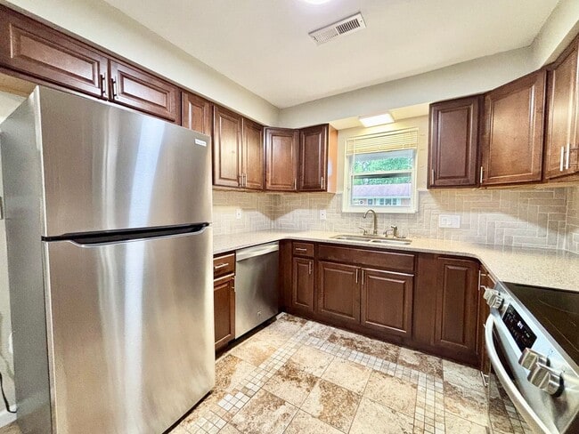 Building Photo - Charming 3-Bedroom Ranch in Chesapeake