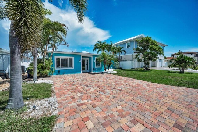 Building Photo - 17727 Long Point Dr
